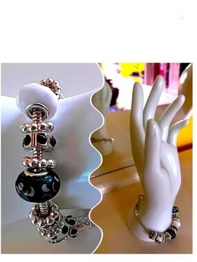 🎁 European-Style Black & White Bead Bracelet – Treasure Hunt Gift